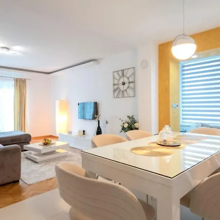 Nikol By Guide Villa *