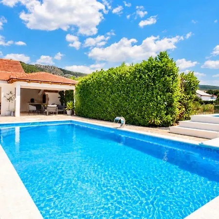 Villa Nikol By Guide